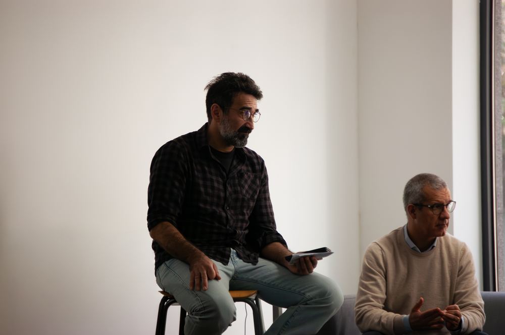 Rui Pena a moderar a sessão da Cooperativa Comenius