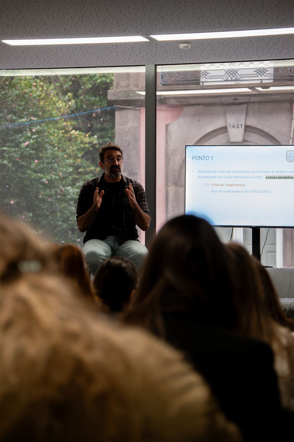Apresentação sobre as mudanças de fundo nas metodologias de formação de adultos